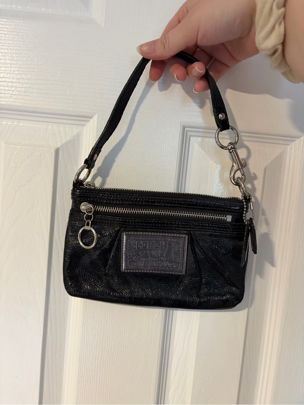 Coach signature Poppy Black Patent leather Clutch Hand Bag- cheetah liner